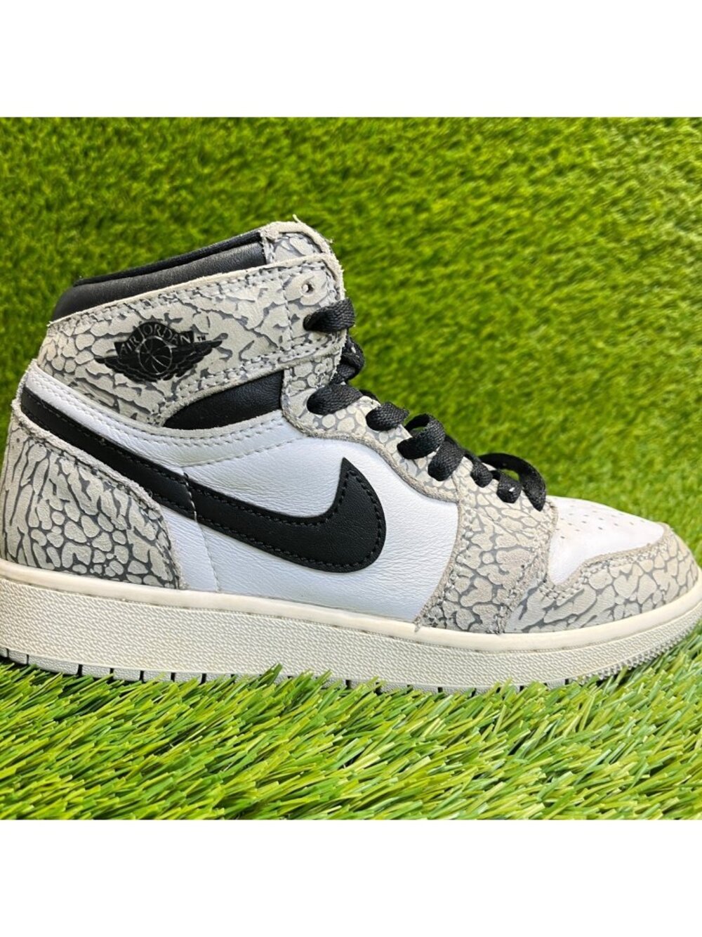 Nike Air Jordan 1 Retro High Boys Size 5Y White Athletic Leather Shoes Sneakers
